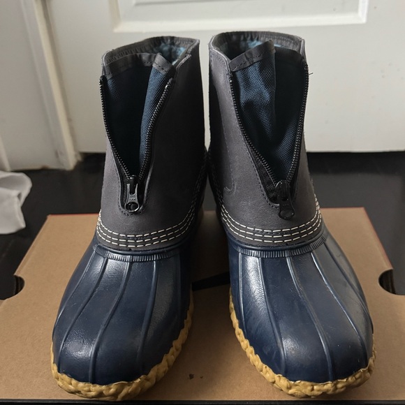 Women’s L.L. Bean Boots, 7” Fleece Linen Insulated Front Zip - Picture 4 of 10